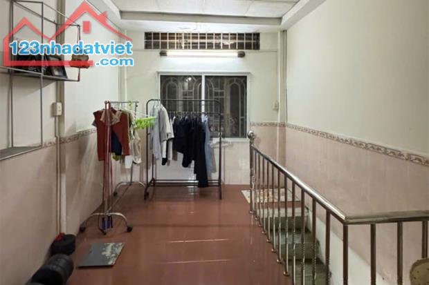 Bán nhà Huỳnh Văn Bánh, 2 Tầng 3.1m x 11m, gần mặt tiền - Giá 5.5 tỷ TL - 2