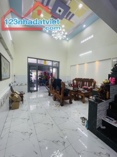 BÁN NHÀ MẶT TIỀN KINH DOANH, 2 TẦNG  5PN, 220M2, ĐẠI LỘ DT743 - AN PHÚ CHỈ HƠN 40TR/M2 - B - 1