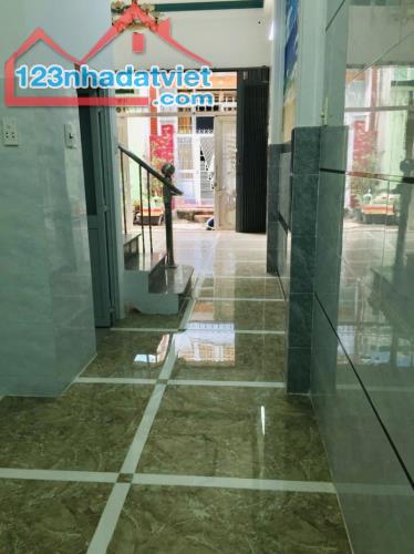 Bán nhà DT 40m2, Hẻm xe hơi 5m Đường Tô Hiệu, Q. Tân Phú - 2