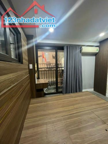 Cho thuê nhà 25m x 2tầng, 10 triệu full đồ 111 Võng Thị, Tây Hồ