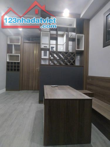 Cho thuê nhà 25m x 2tầng, 10 triệu full đồ 111 Võng Thị, Tây Hồ - 3