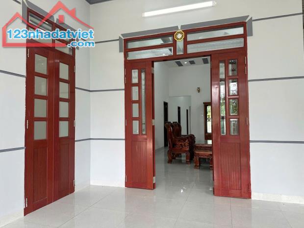 Cần bán nhà Diên Lâm DT : 198m2  bán : 1 tỷ 9 Lh : 0976396883 lviec cc