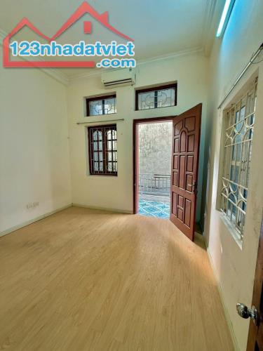 NHÀ ĐẸP Ở LUÔN - TẶNG NỘI THẤT - GẦN HỒ ĐIỀU HÒ - GẦN CHỢ, TRƯỜNG