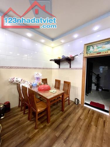 NHÀ ĐẸP B.ÁN - GẦN CV LÀNG HOA GV - DT 96M² - 3 TẦNG LẦU CHỈ HƠN 7 TỶ - 3