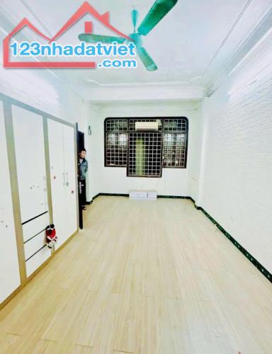 Bán nhà Phố Văn Hương, Đống Đa, 36m2x4t, gần phố, gần ô tô, ngõ thông ba gác. - 1