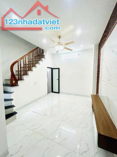 Bán nhà Đường Nguyễn Khoái - Ba gác vào cổng - 30m2 - 5 tầng - 5.35 tỷ