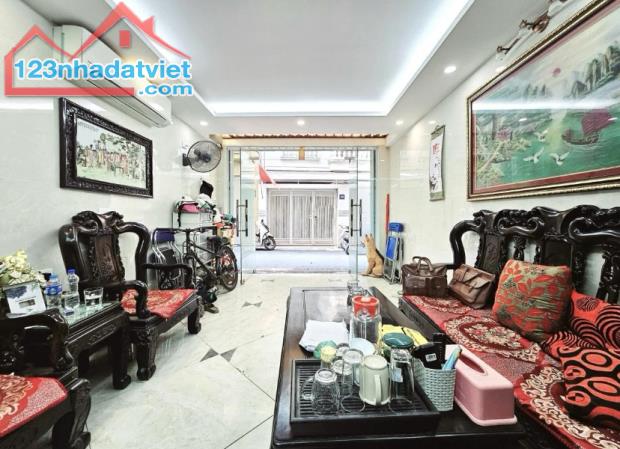 Bán nhà Thịnh Hào - Đống Đa - Gần phố - Phân lô Ô tô vào nhà - Kinh doanh - 38m * 6T - 12. - 1