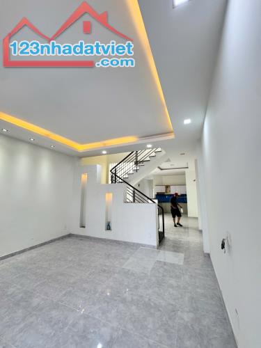 Chỉ 27 Tỷ Sở Hữu Nhà 1 Trệt 2 Lầu MT Đường Số 3 Ngay Chợ Đo Đạc,Q2 DT:96m2(4,8mx20m)