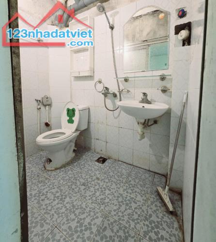 Mặt phố thi sách bán nhà tập thể 2pn ở ngay hai bà trưng - 3