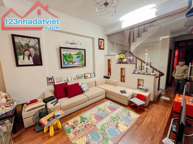 Bán nhà TT Cầu Giấy vị trí cực đẹp thoáng sau