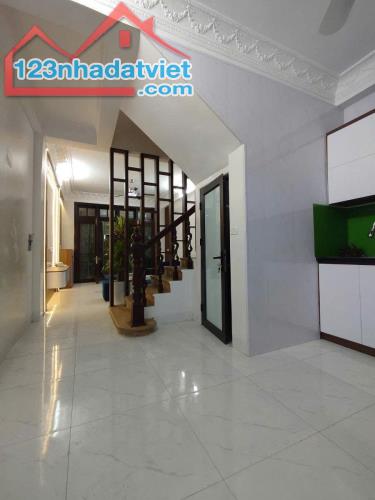 Bán nhà Phố Thịnh Quang, Đống Đa, 40m2x5t, gần phố, gần ô tô, 2 thoáng trước sau - 3