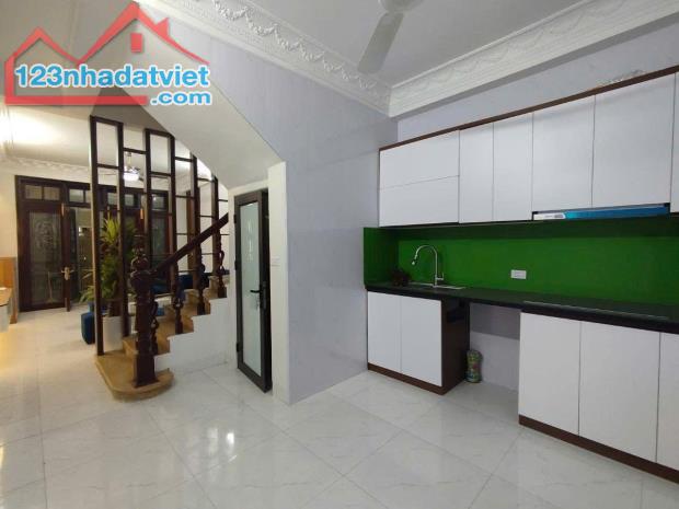Bán nhà Phố Thịnh Quang, Đống Đa, 40m2x5t, gần phố, gần ô tô, 2 thoáng trước sau - 4