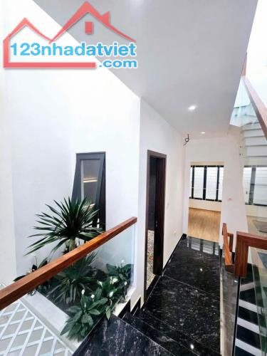 BÁN NHÀ LA THÀNH ĐỐNG ĐA- 5,7 TỶ- 5 TẦNG- 20M RA OTO- LÔ GÓC- KINH DOANH - 1