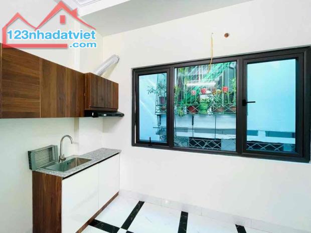 BÁN NHÀ HOÀNG VĂN THÁI - 7 TẦNG THANG MÁY - HIỆU SUẤT 600TR/NĂM