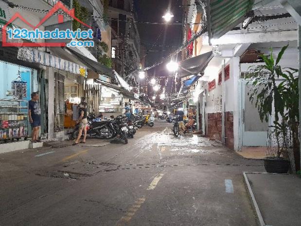 BÁN NHÀ HẺM CAO ĐẠT Q5.XE HƠI ĐỖ CỬA.3 TẦNG.GIÁ 4.X TỶ