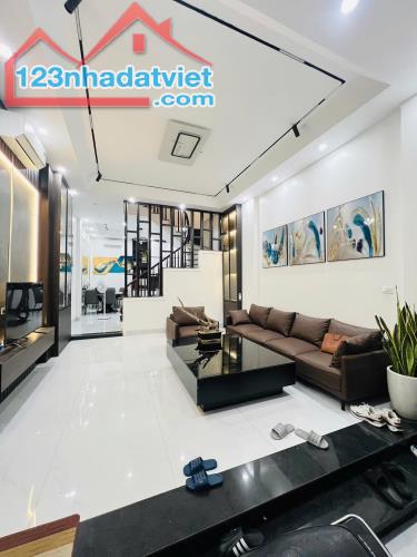 Bán nhà ngõ 85 Xuân Thủy, Cầu Giấy, 60m2, 6 tầng, ô tô 20m, 3 thoáng, 9 tỷ