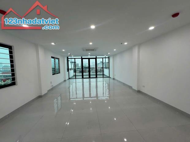 CHO THUÊ TÒA NHÀ VĂN PHÒNG 9 TẦNG PHỐ PHƯƠNG MAI GIÁ 90 TRIỆU