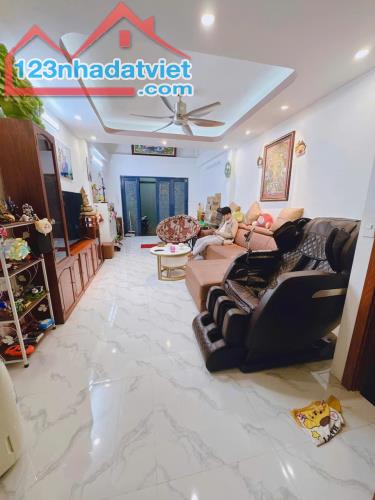 👏👏👏👏👏👏👏👏👏 Khu Vực An Dương Vương #40m2 #5T #3.8m2 # 7.9 tỷ Tây Hồ. - 3
