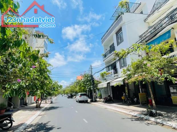Cần bán lô đất đẹp mặt tiền đường Lương Văn Can, P.2, TP Vũng Tàu