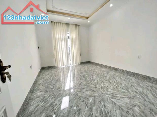 EM CẦN BÁN GẤP CĂN 2 LẦU SHR 5X20 GIÁP PHƯỜNG TÂN PHONG CHỈ 700TR SỞ HỮU - 4