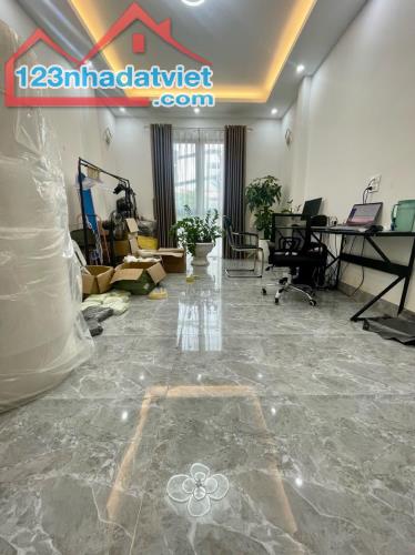 BÁN NHÀ LẠC LONG QUÂN_DÂN XÂY_LÔ GÓC_3 MẶT THOÁNG_NGÕ Ô TÔ_DT 46M2,4T CHỈ 10.8 TỶ