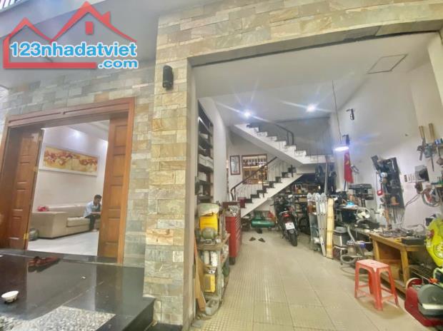 Bán nhà mặt tiền Huỳnh Tấn Phát - Nhà Bè, tiềm năng đầu tư dài hạn, 3 tầng, 150m² - 1