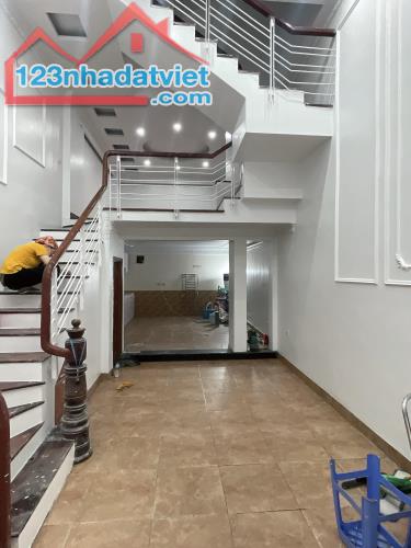 Thái Hà, Ngõ oto, Gần phố, Nhà đẹp ở ngay, Gara. 50m2 x 4t, MT 4.5m. Giá 18.7 tỷ