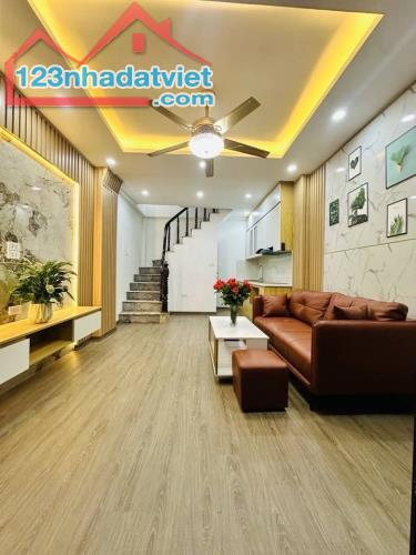 Chủ Kẹt Bán Gấp Trung Tâm Đống Đa 25m, 6 Tầng, Full Nội Thất, Ngõ Thông Giá Chỉ 4,6 Tỉ.