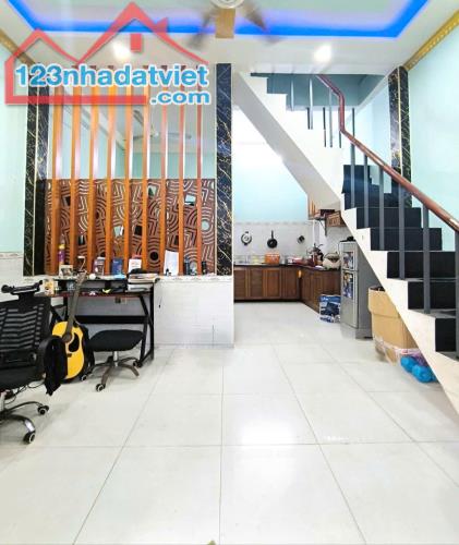 Nhà 3 Tầng Trường Chinh - Dòng Tiền Trên 100tr/Năm - Ngang 5M Tân Bình Hơn 3,9Tỷ - 2