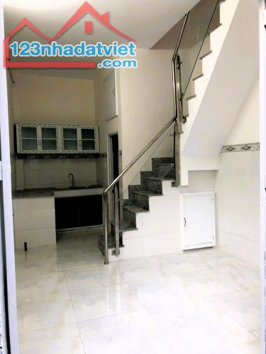 cho thuê nhà nguyên căn 2PN, 2 máy lạnh gần Gigamall giá 7tr/tháng