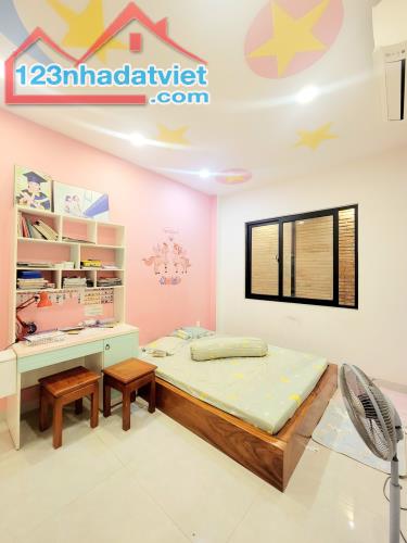 NHÀ MT ĐƯỜNG 11 TRƯỜNG THỌ, 84M2, NGANG 4.7M, 4 TẦNG, MỚI KENG, CÓ SÂN ĐỂ XE, CHỈ 11.9 TỶ. - 2