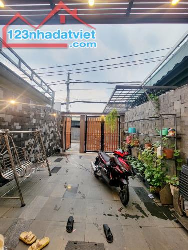 NHÀ MT ĐƯỜNG 11 TRƯỜNG THỌ, 84M2, NGANG 4.7M, 4 TẦNG, MỚI KENG, CÓ SÂN ĐỂ XE, CHỈ 11.9 TỶ. - 4