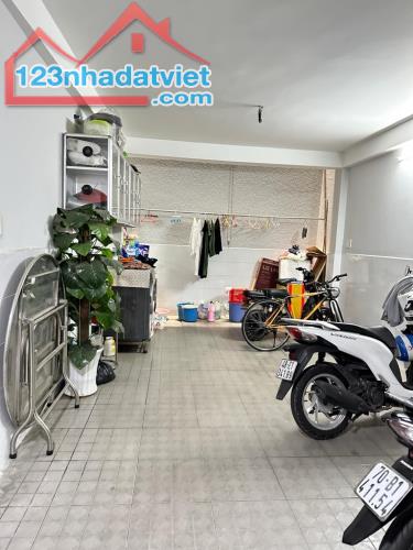 KHU VIP HUỲNH VĂN BÁNH, HẺM XE HƠI 6M, 85M2, NHÀ 5 TẦNG, NGANG 4.1M, 9PN, CHỈ NHỈNH 17 TỶ - 1