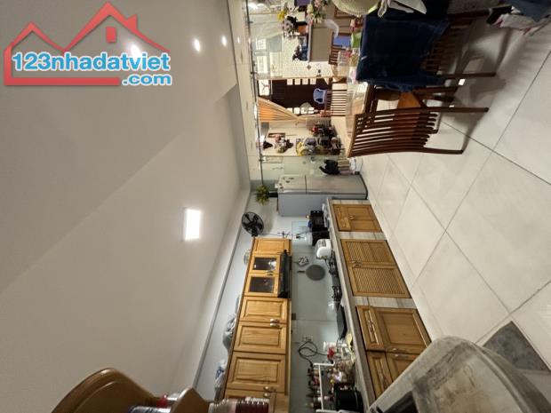 KHU VIP HUỲNH VĂN BÁNH, HẺM XE HƠI 6M, 85M2, NHÀ 5 TẦNG, NGANG 4.1M, 9PN, CHỈ NHỈNH 17 TỶ - 3