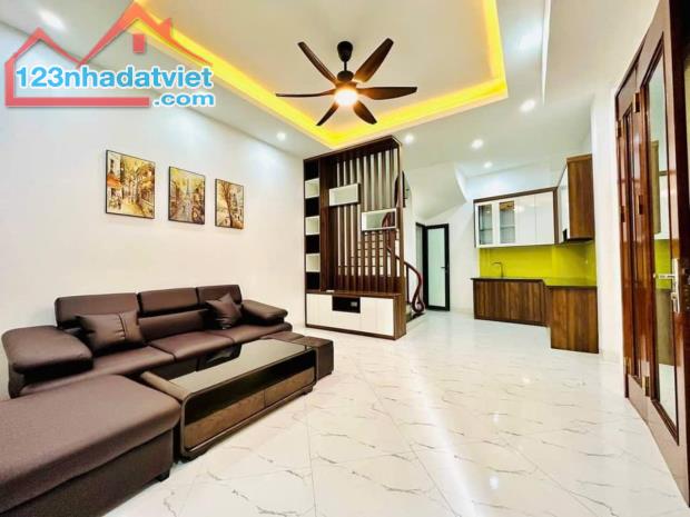 Bán Nhà Giải Phóng -Hoàng Liệt , DT 45m , Giá Hơn 7tỷ ,oto đỗ cửa