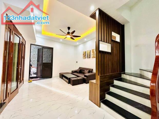 Bán Nhà Giải Phóng -Hoàng Liệt , DT 45m , Giá Hơn 7tỷ ,oto đỗ cửa - 1