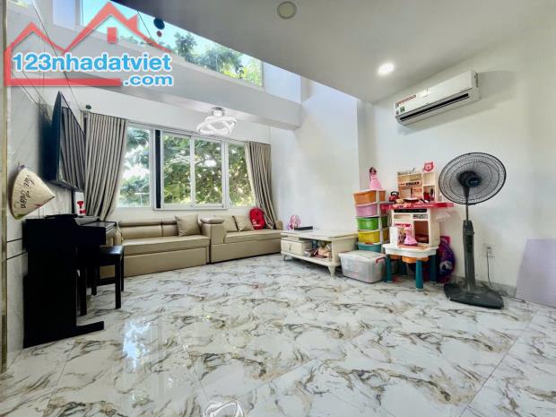 Nhà 4 tầng vừa ở & kinh doanh, mặt tiền Trần Nhật Duật rộng 16M