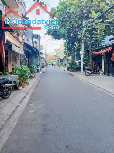 MẶT TIỀN KD CÓ LỀ NGAY NGÃ TƯ MÃ LÒ,  ĐƯỜNG 18B. Giá 5,45 tỷ