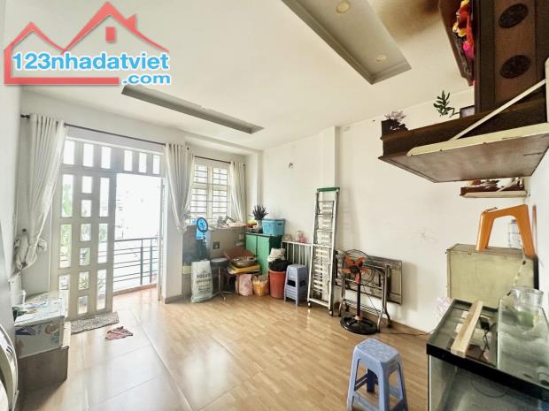 MẶT TIỀN KD CÓ LỀ NGAY NGÃ TƯ MÃ LÒ,  ĐƯỜNG 18B. Giá 5,45 tỷ - 3