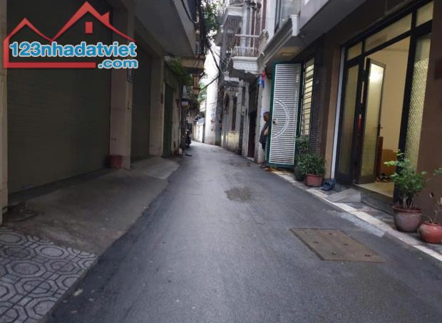 Bán nhà Thịnh Quang, Đống Đa, 46m2x5t, mặt ngõ kinh doanh, ô tô đỗ cửa, nhà mới ở ngay.