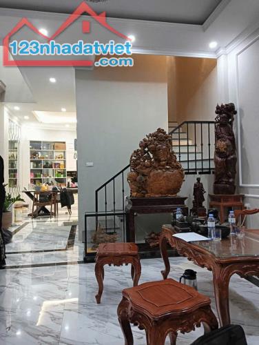 Bán nhà phố Nguyễn Đức Cảnh, Hoàng Mai, diện tích 57m2, 6T Thang máy, MT 5m, OTO