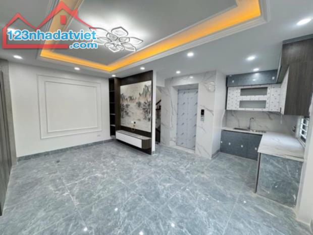 Siêu phẩm Ngã Tư Sở mặt tiền hơn 5m cực đẹp