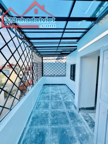 Siêu phẩm Ngã Tư Sở mặt tiền hơn 5m cực đẹp - 1