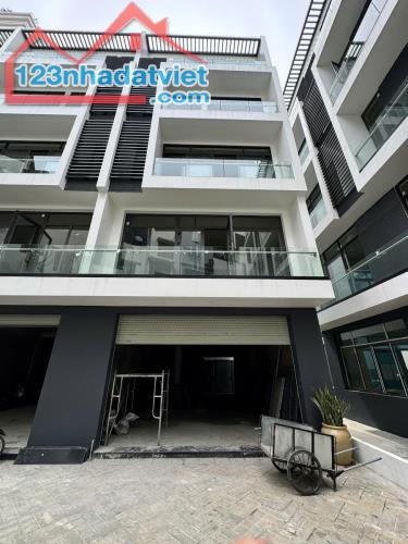 BÁN NHÀ NGUYÊN HỒNG-ĐỐNG ĐA-72M-5T-40TY
LH: 0982.769.586