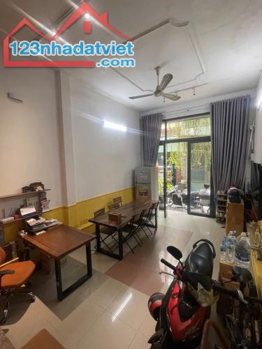 Bán nhà đường Nguyễn Trãi P. Bến Thành 56m 5 tầng chính chủ - 4