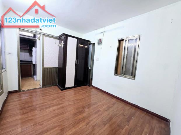 Bán căn Tập Thể khu phố Huế, 52m2, nhỉnh 3,5 tỷ, 2 ngủ, PHỐ CỔ, an ninh dân trí cao. - 1