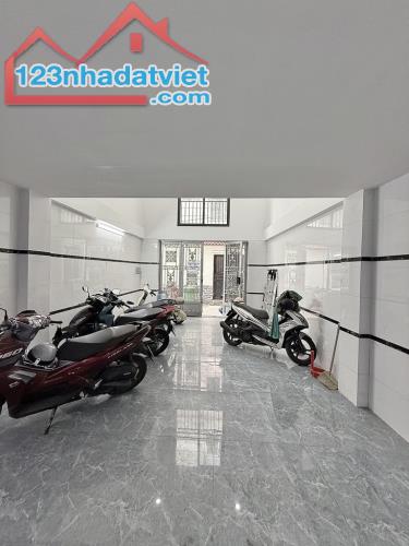 HẺM XE HƠI - 5 TẦNG - THANG MÁY - DÒNG TIỀN 650TR/NĂM - GẦN BỆNH VIỆN 175 - SÂN BAY - 1