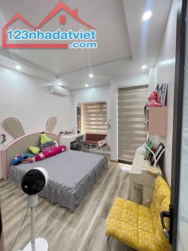 Bán nhà  Hồ Sen, Dư Hàng Kênh, Lê Chân . 4,6tỷ. 4 tầng, 70m . - 2