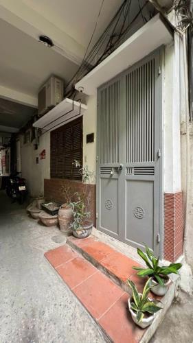 Cần bán nha ngõ Nguyễn Khuyến. Nhà đẹp chủ đã sửa trưa đẹp.phu hợp để ở hoặc cho thuê,(giá - 1