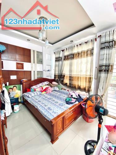 BÁN GẤP NHÀ ĐƯỜNG LÊ VĂN THỌ  - HẺM XE HƠI - 52 M2 - 4 TẦNG - NGAY CÔNG VIÊN LÀNG HOA - 3